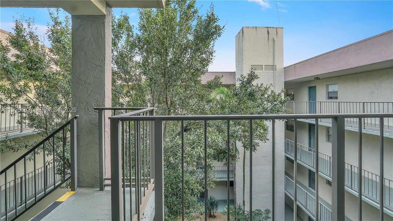 For Rent: $1,700 (1 beds, 1 baths, 810 Square Feet)