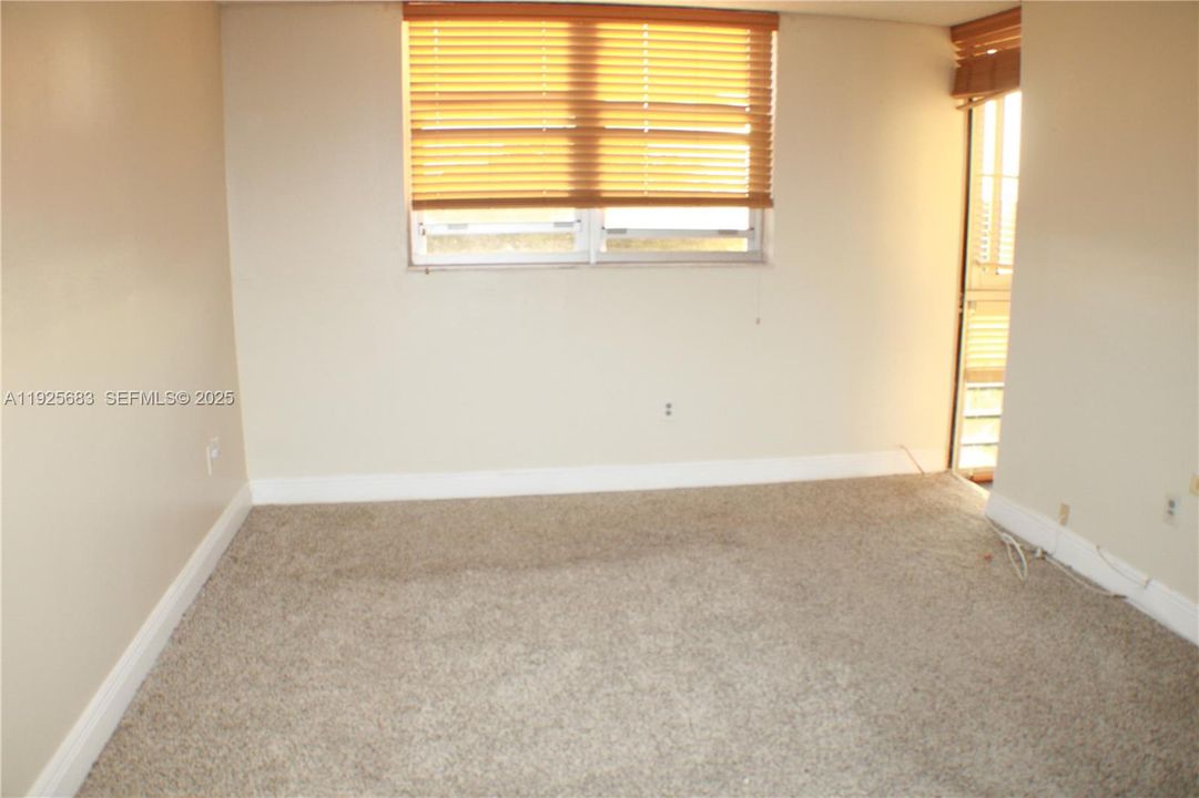 For Rent: $1,700 (1 beds, 1 baths, 810 Square Feet)