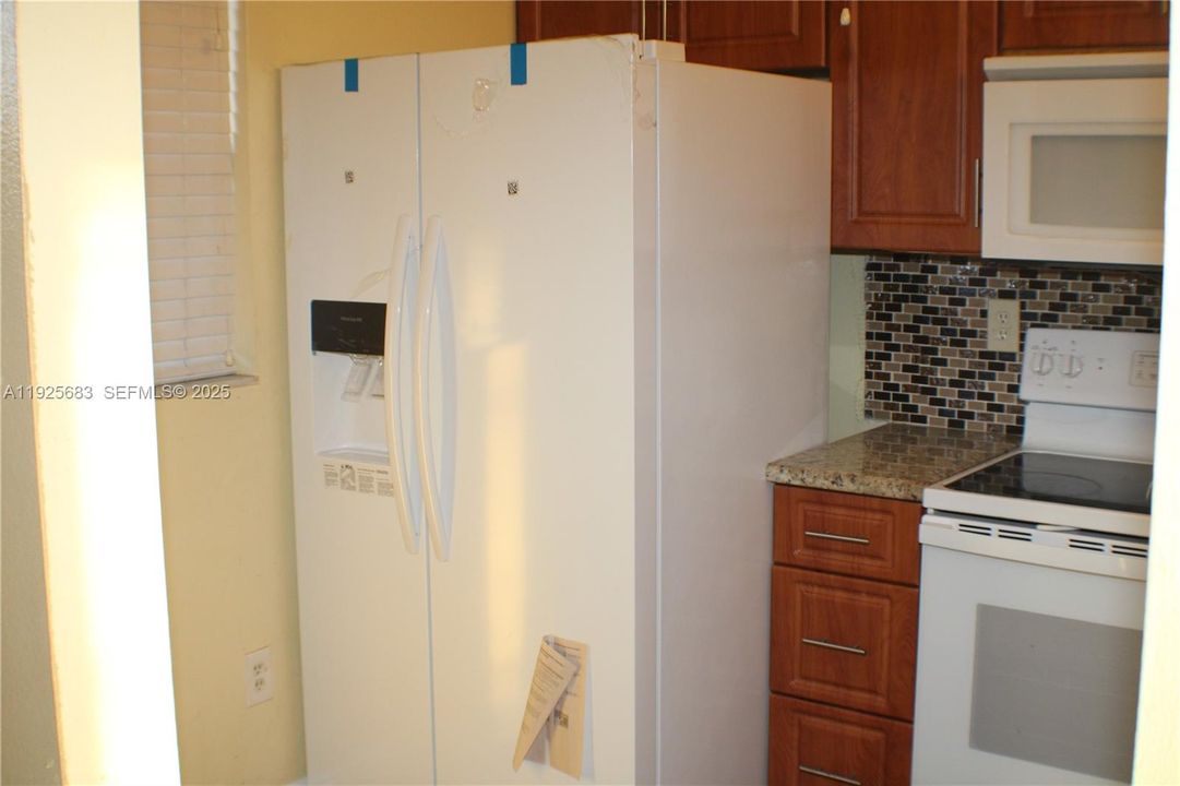 For Rent: $1,700 (1 beds, 1 baths, 810 Square Feet)