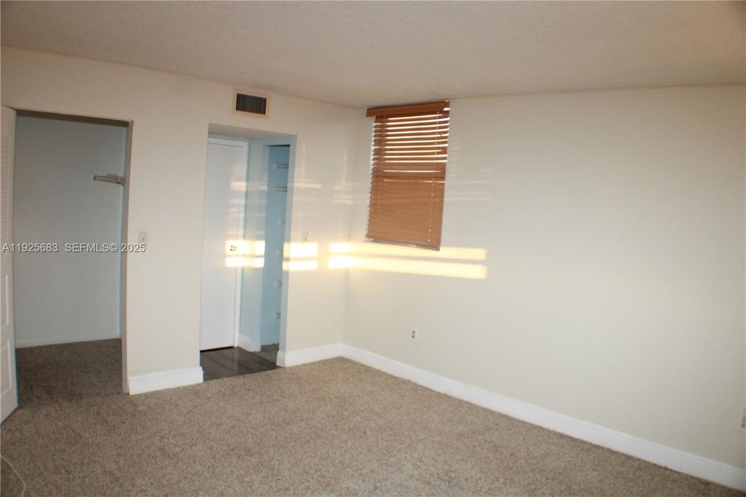 For Rent: $1,700 (1 beds, 1 baths, 810 Square Feet)