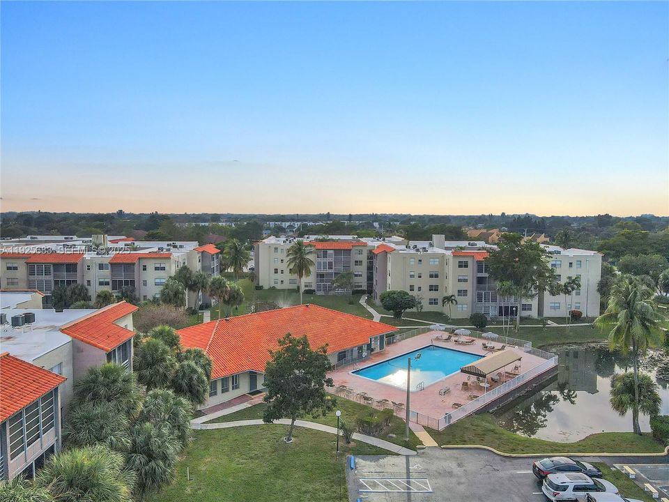 For Rent: $1,700 (1 beds, 1 baths, 810 Square Feet)