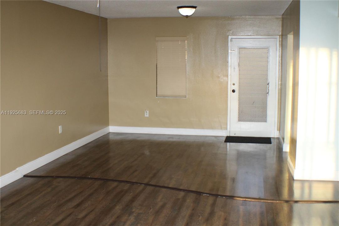 For Rent: $1,700 (1 beds, 1 baths, 810 Square Feet)