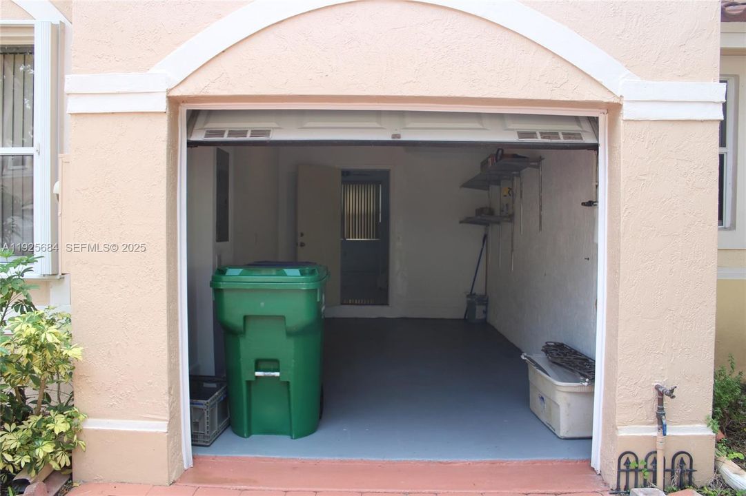 En Renta: $4,000 (4 camas, 2 baños, 2032 Pies cuadrados)