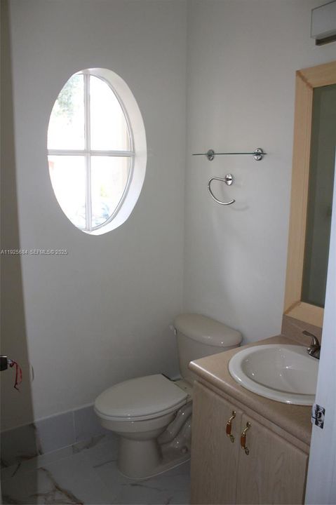 Half bath, 1st floor