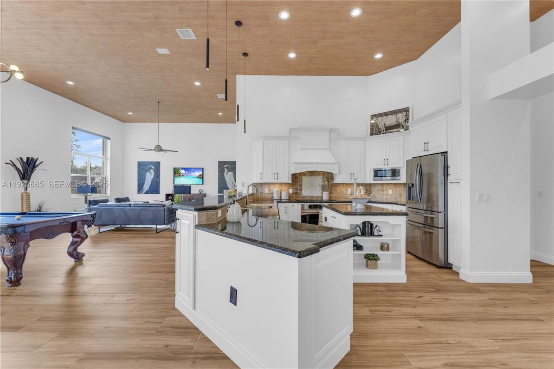 待售: $1,750,000 (4 贝兹, 4 浴室, 4130 平方英尺)