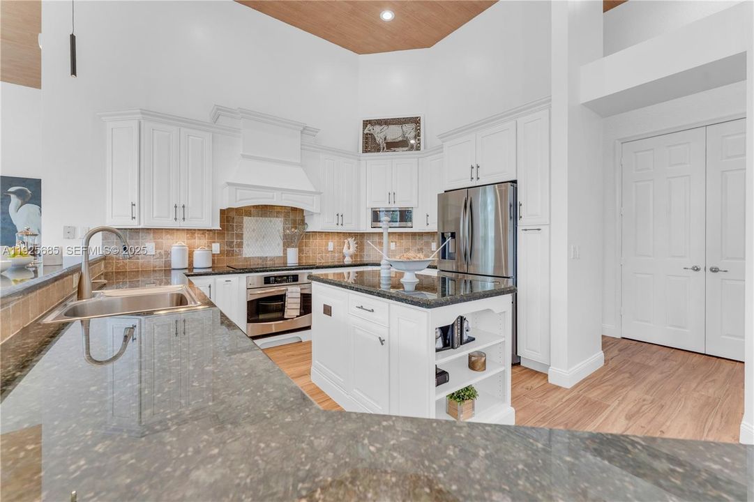 待售: $1,750,000 (4 贝兹, 4 浴室, 4130 平方英尺)