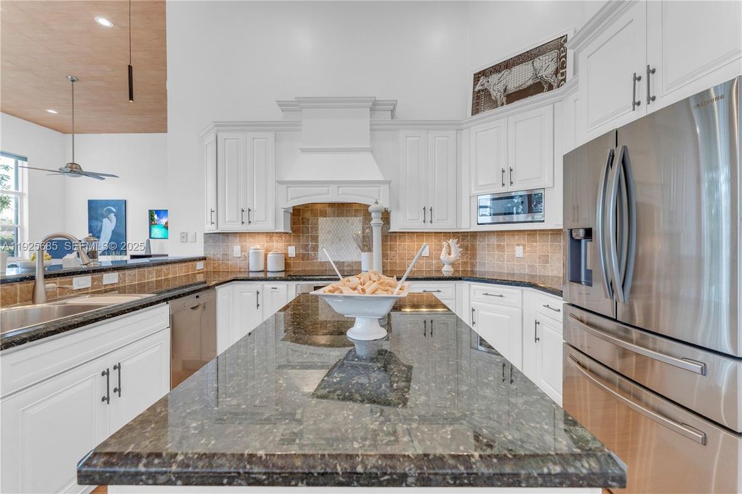 待售: $1,750,000 (4 贝兹, 4 浴室, 4130 平方英尺)