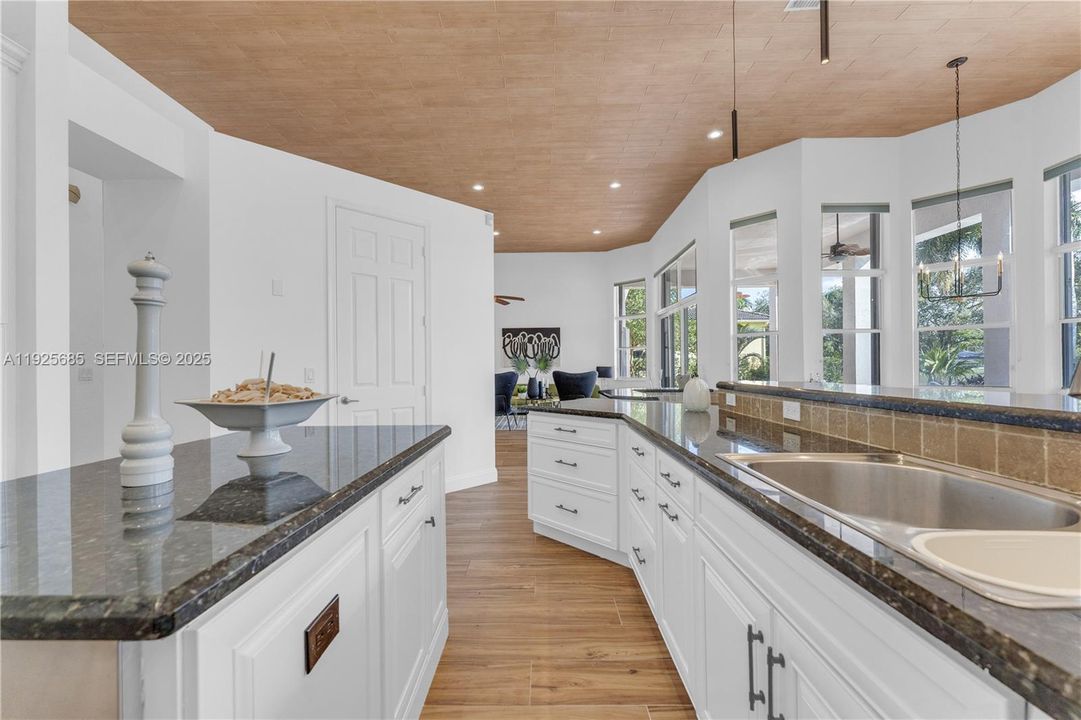 待售: $1,750,000 (4 贝兹, 4 浴室, 4130 平方英尺)