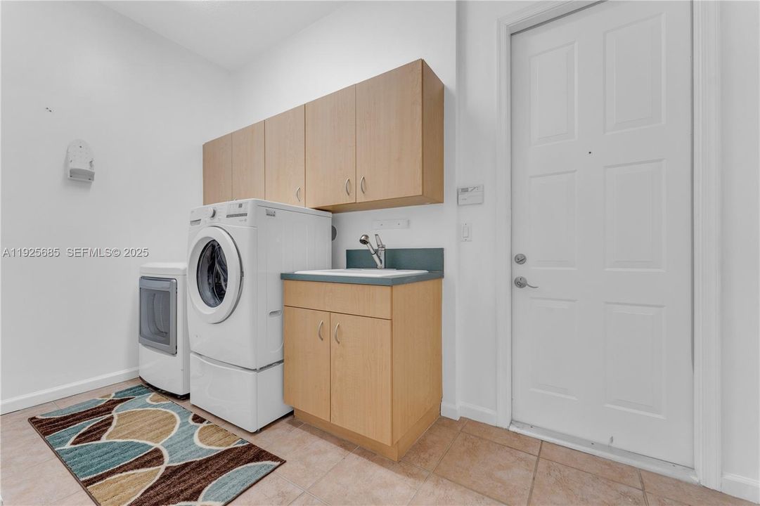 待售: $1,750,000 (4 贝兹, 4 浴室, 4130 平方英尺)