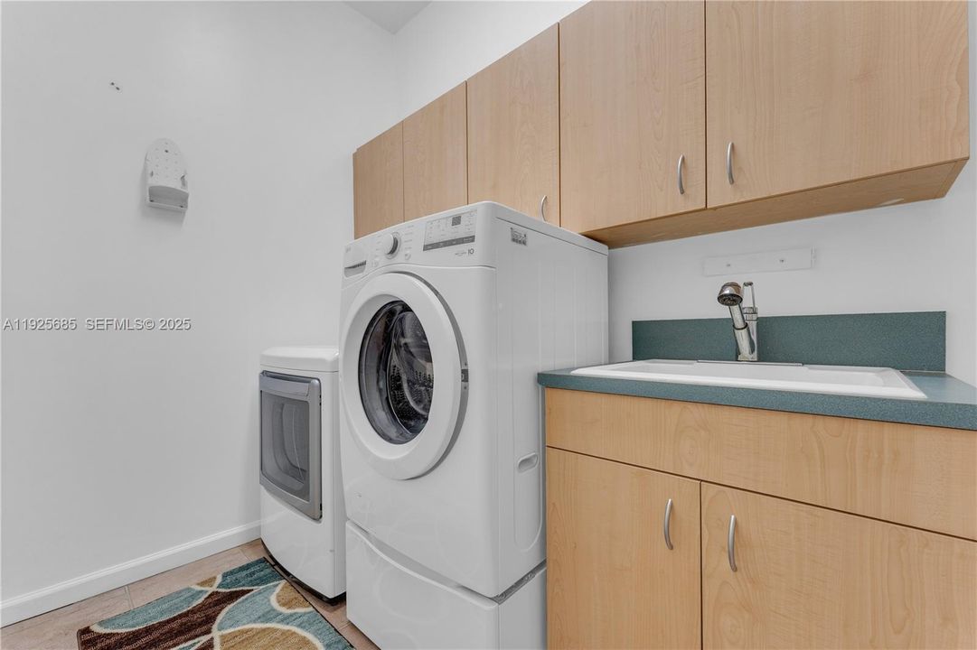 待售: $1,750,000 (4 贝兹, 4 浴室, 4130 平方英尺)