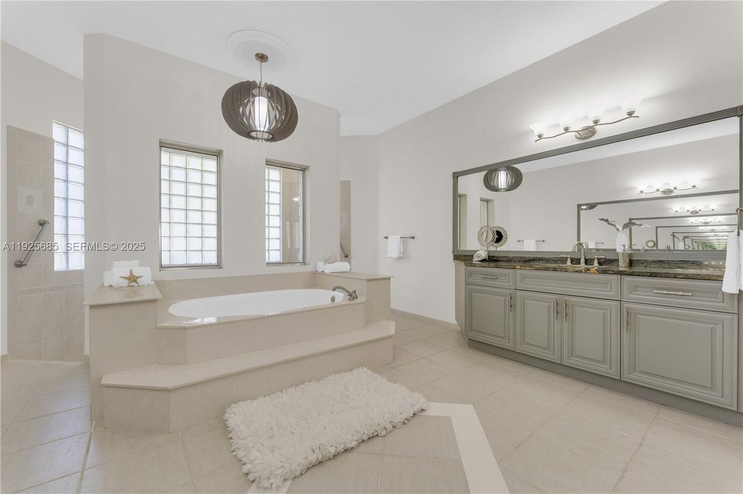 待售: $1,750,000 (4 贝兹, 4 浴室, 4130 平方英尺)