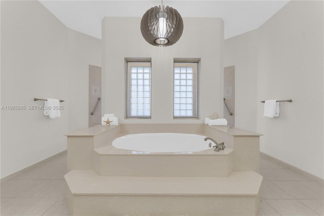 待售: $1,750,000 (4 贝兹, 4 浴室, 4130 平方英尺)