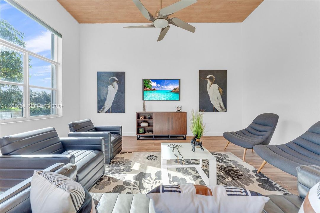 待售: $1,750,000 (4 贝兹, 4 浴室, 4130 平方英尺)