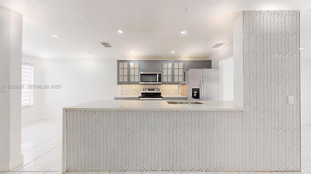 For Sale: $400,000 (4 beds, 2 baths, 2020 Square Feet)