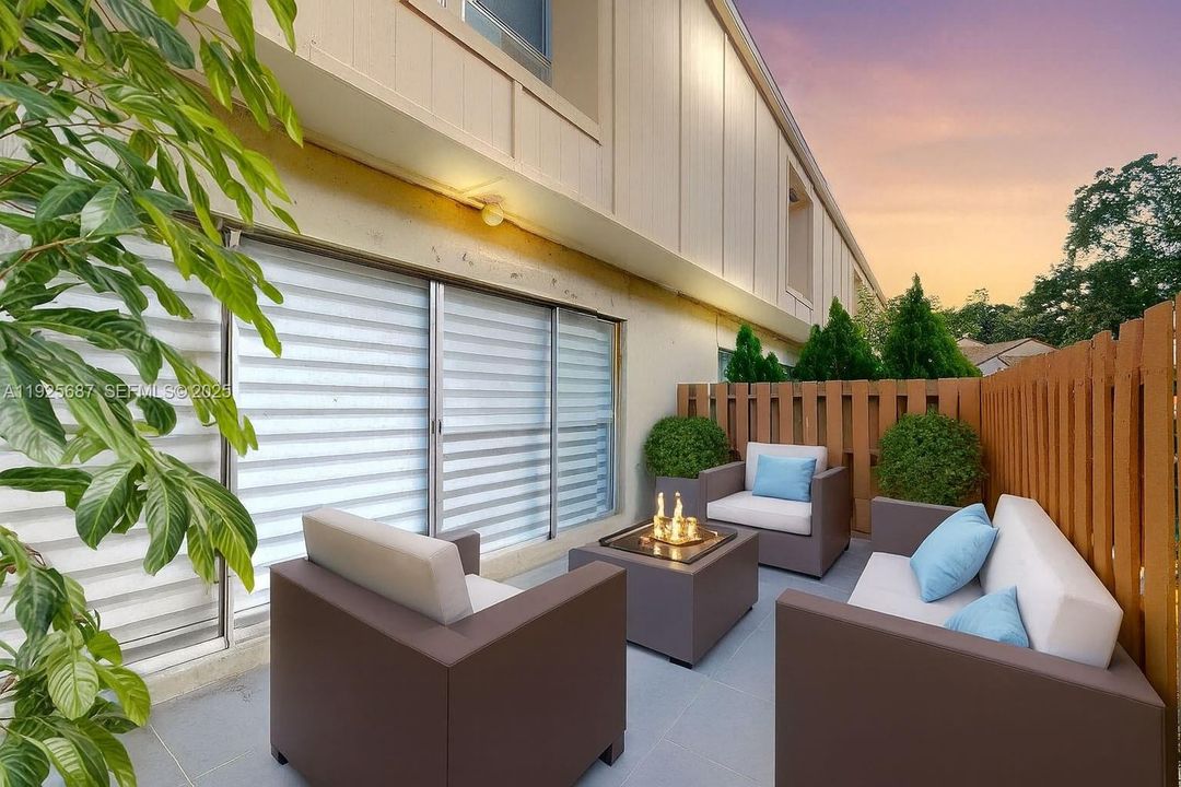 For Sale: $400,000 (4 beds, 2 baths, 2020 Square Feet)