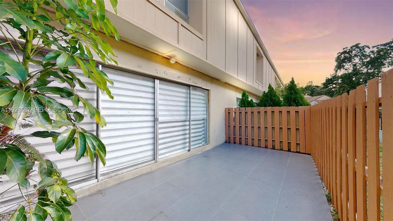 For Sale: $400,000 (4 beds, 2 baths, 2020 Square Feet)