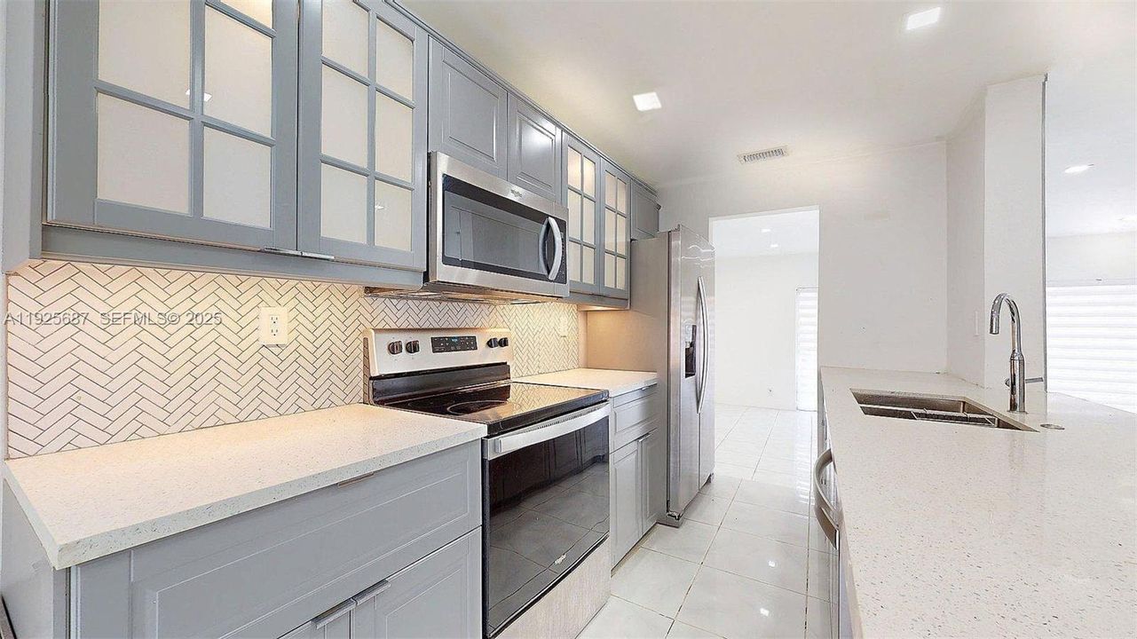 For Sale: $400,000 (4 beds, 2 baths, 2020 Square Feet)