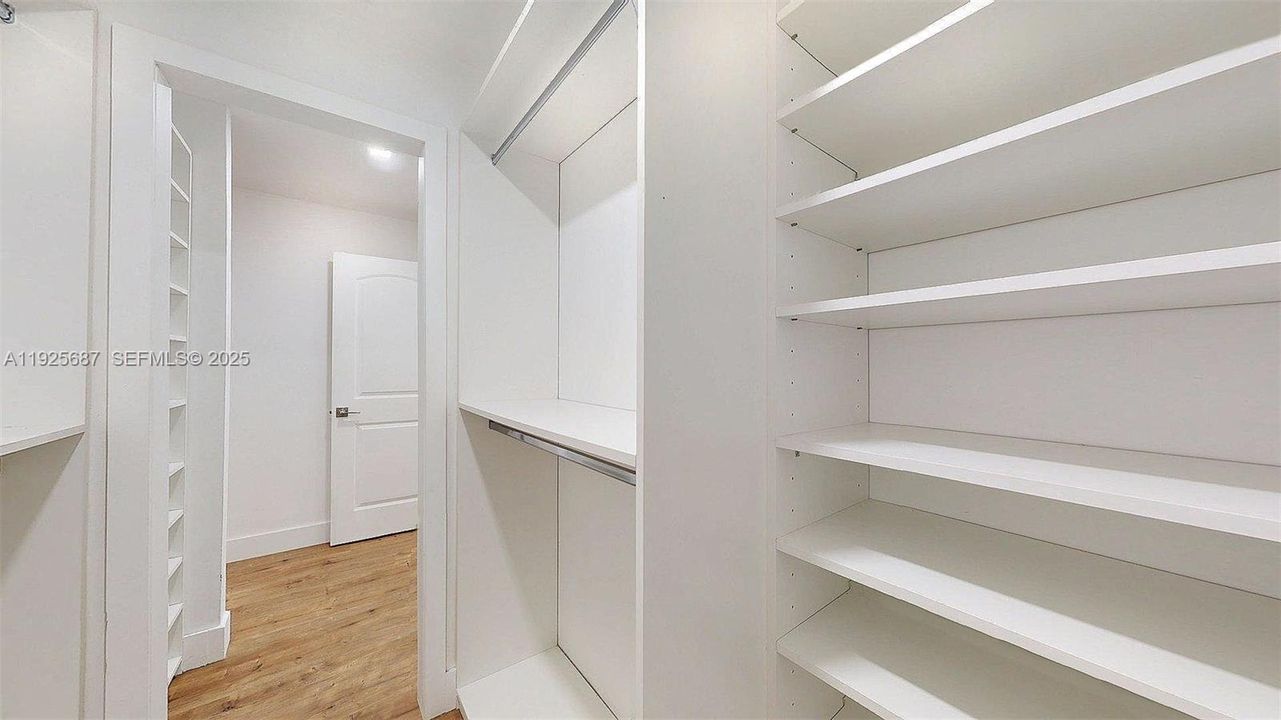 For Sale: $400,000 (4 beds, 2 baths, 2020 Square Feet)