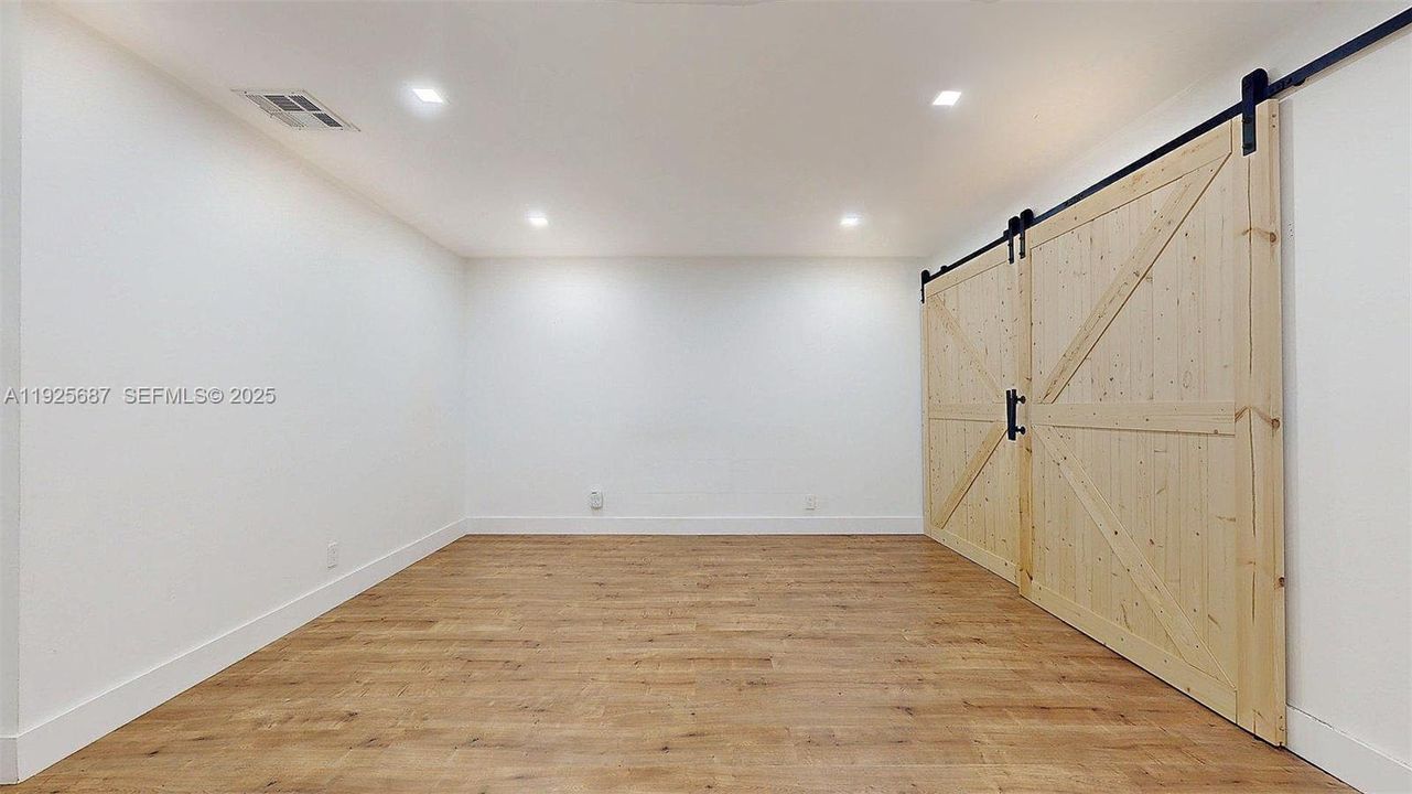 For Sale: $400,000 (4 beds, 2 baths, 2020 Square Feet)