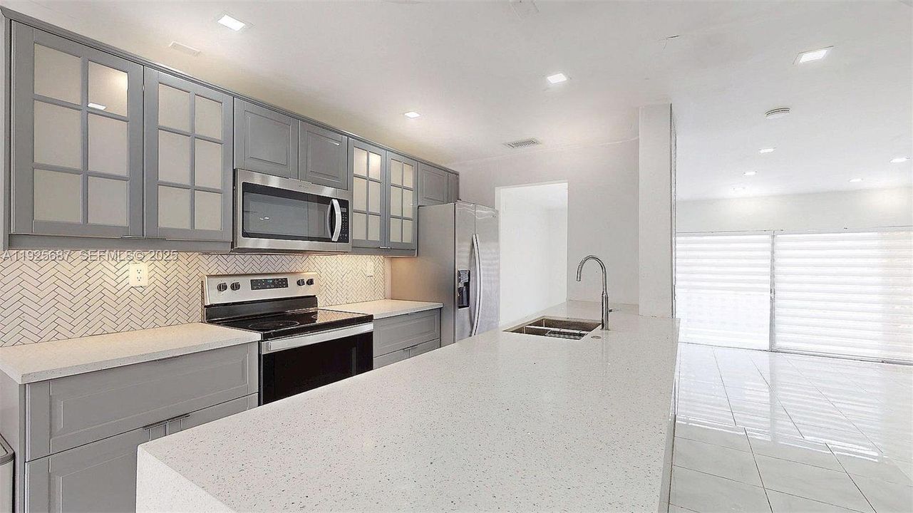 For Sale: $400,000 (4 beds, 2 baths, 2020 Square Feet)