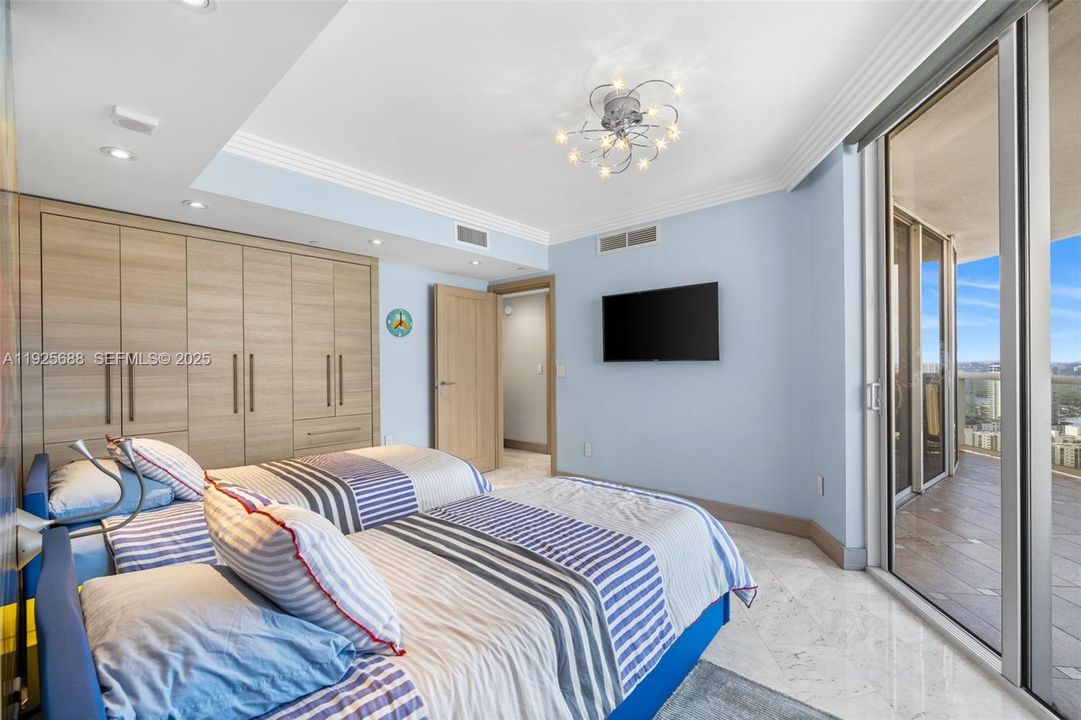 На продажу: $2,990,000 (3 спален, 3 ванн, 3018 Квадратных фут)