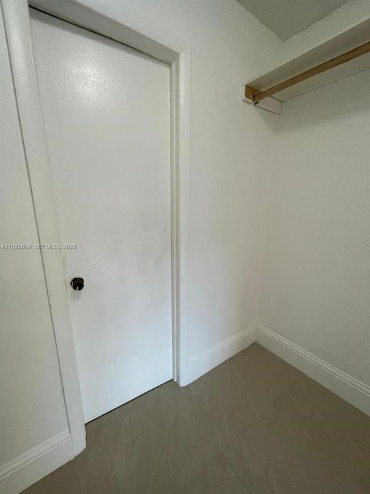 For Rent: $2,165 (1 beds, 1 baths, 1125 Square Feet)