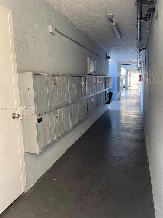 For Rent: $2,165 (1 beds, 1 baths, 1125 Square Feet)