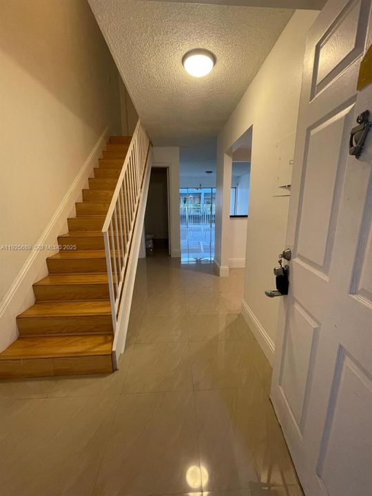 For Rent: $2,165 (1 beds, 1 baths, 1125 Square Feet)