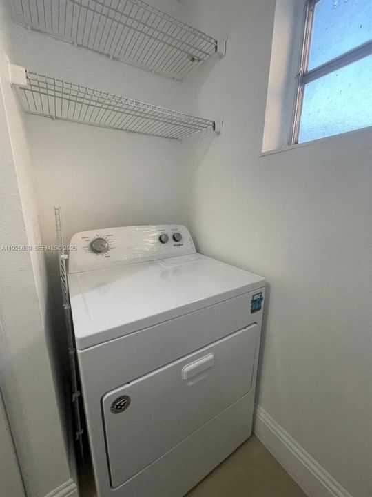 For Rent: $2,165 (1 beds, 1 baths, 1125 Square Feet)