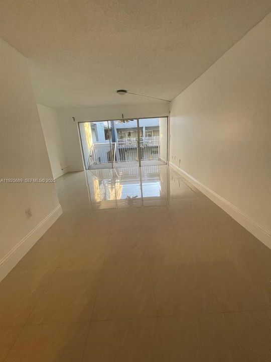 For Rent: $2,165 (1 beds, 1 baths, 1125 Square Feet)