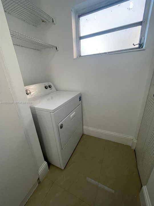 For Rent: $2,165 (1 beds, 1 baths, 1125 Square Feet)