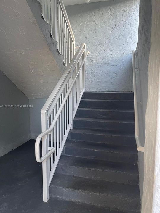 For Rent: $2,165 (1 beds, 1 baths, 1125 Square Feet)