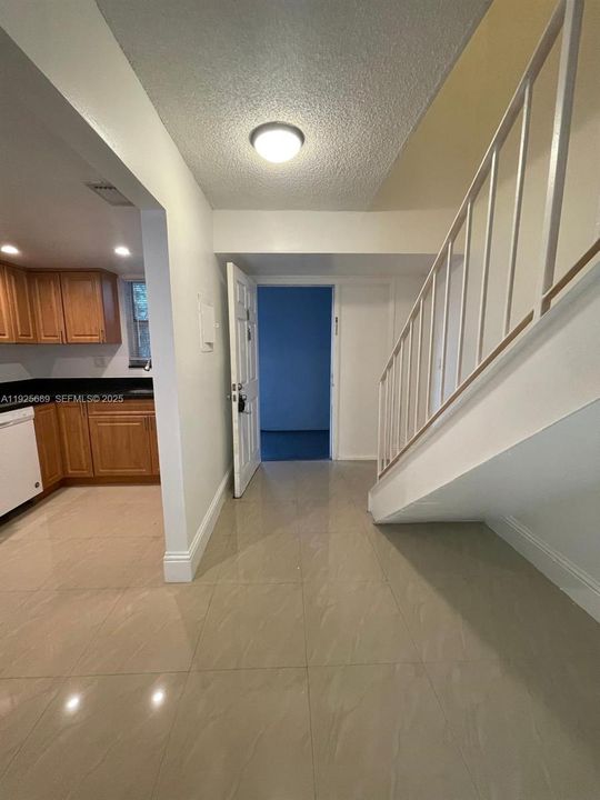 For Rent: $2,165 (1 beds, 1 baths, 1125 Square Feet)