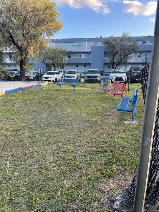 For Rent: $2,165 (1 beds, 1 baths, 1125 Square Feet)