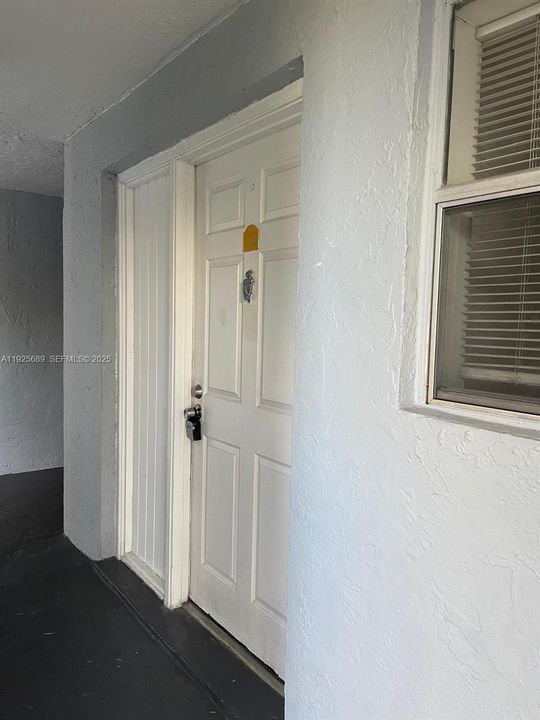 For Rent: $2,165 (1 beds, 1 baths, 1125 Square Feet)