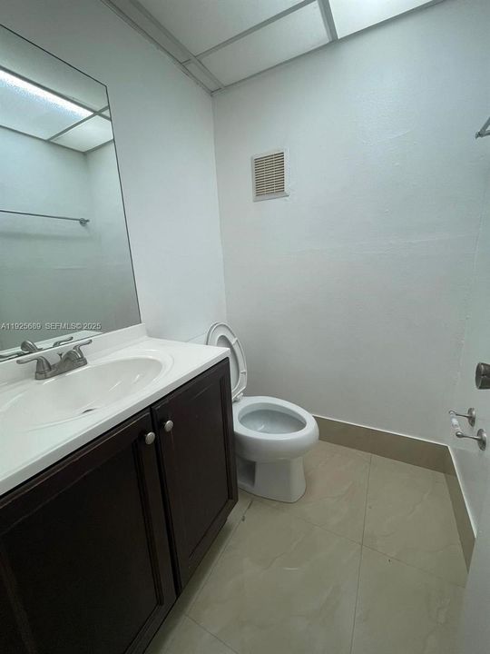 For Rent: $2,165 (1 beds, 1 baths, 1125 Square Feet)