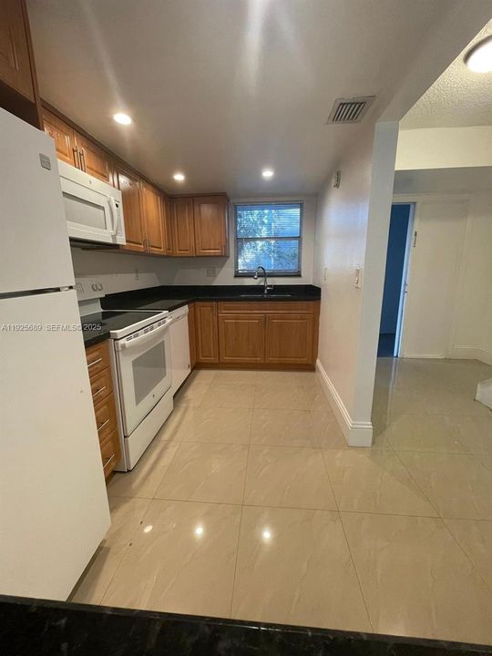 For Rent: $2,165 (1 beds, 1 baths, 1125 Square Feet)