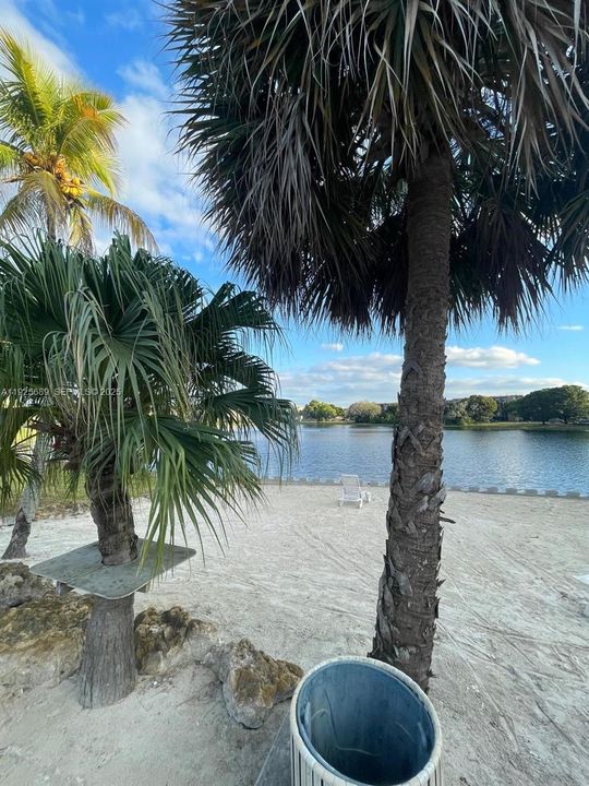 For Rent: $2,165 (1 beds, 1 baths, 1125 Square Feet)