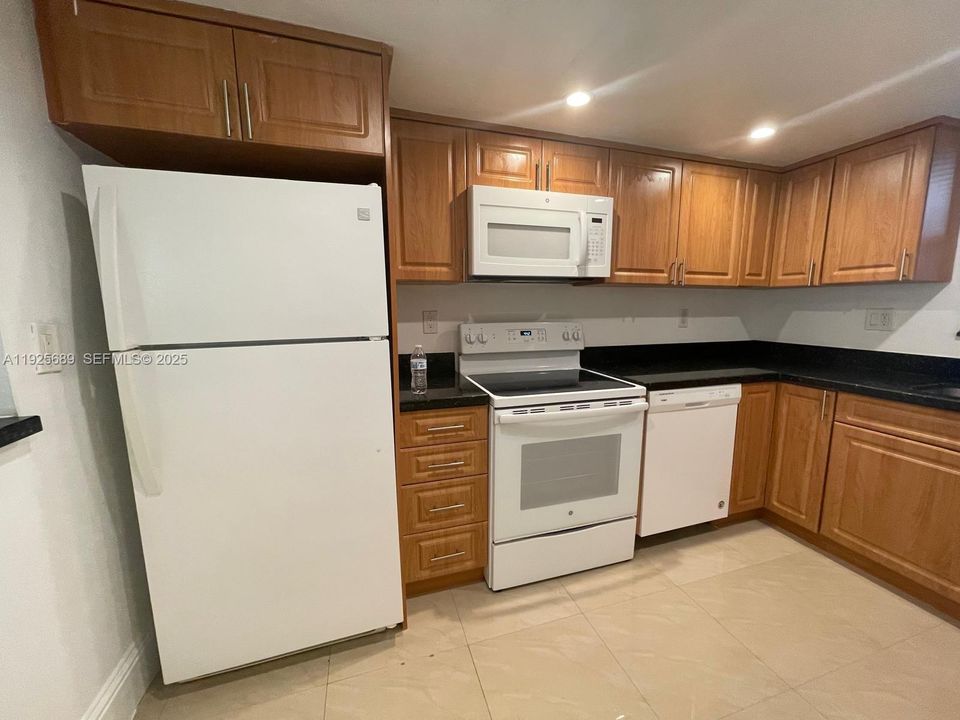 For Rent: $2,165 (1 beds, 1 baths, 1125 Square Feet)