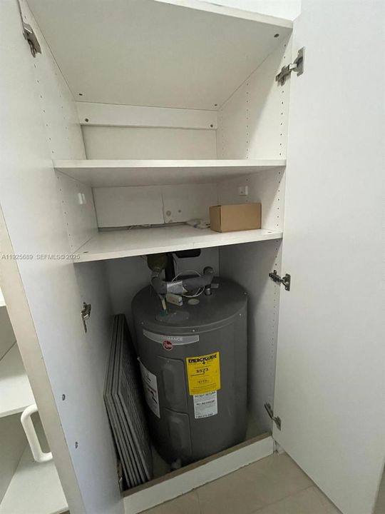 For Rent: $2,165 (1 beds, 1 baths, 1125 Square Feet)