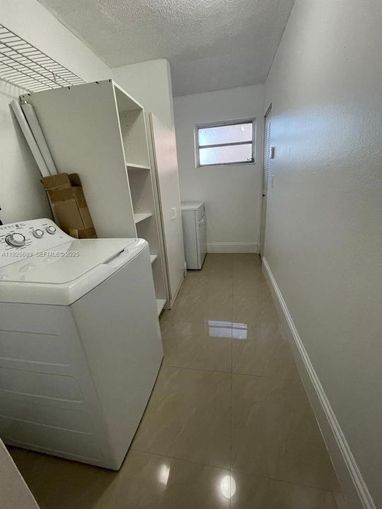 For Rent: $2,165 (1 beds, 1 baths, 1125 Square Feet)