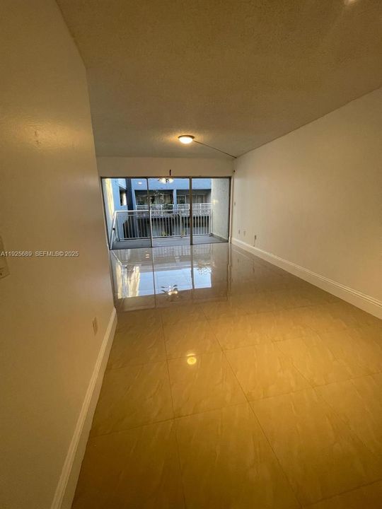 For Rent: $2,165 (1 beds, 1 baths, 1125 Square Feet)