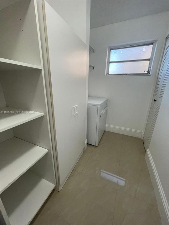 For Rent: $2,165 (1 beds, 1 baths, 1125 Square Feet)