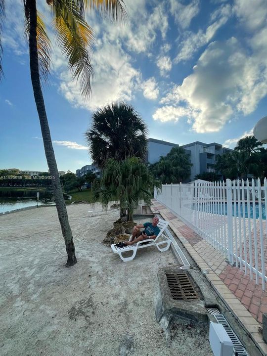 For Rent: $2,165 (1 beds, 1 baths, 1125 Square Feet)