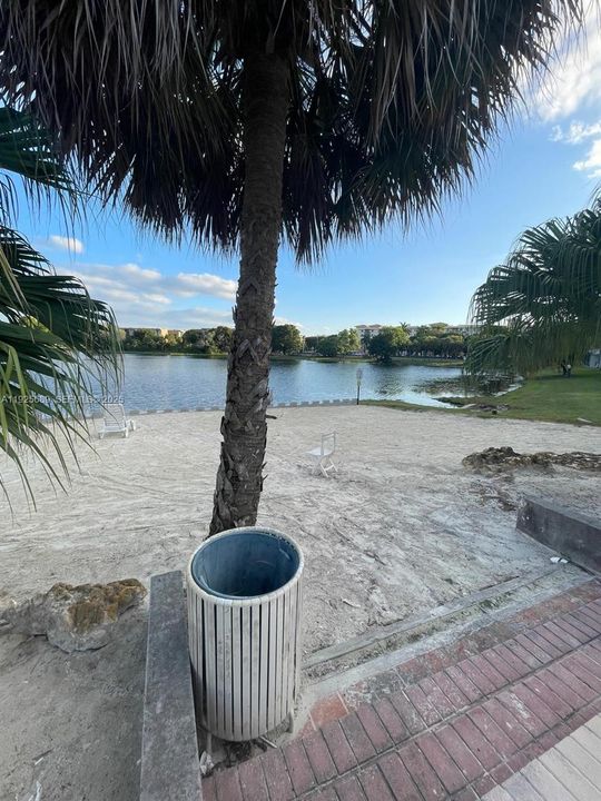 For Rent: $2,165 (1 beds, 1 baths, 1125 Square Feet)