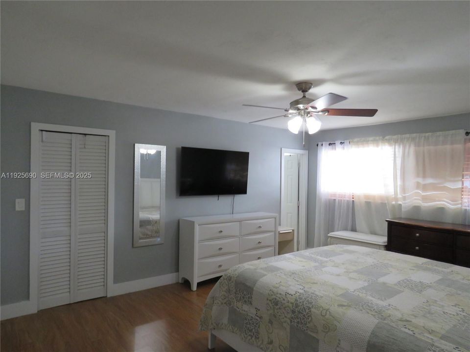 В аренду: $2,500 (2 спален, 2 ванн, 1250 Квадратных фут)