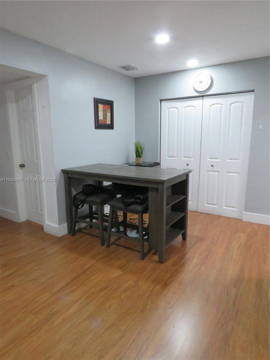 В аренду: $2,500 (2 спален, 2 ванн, 1250 Квадратных фут)