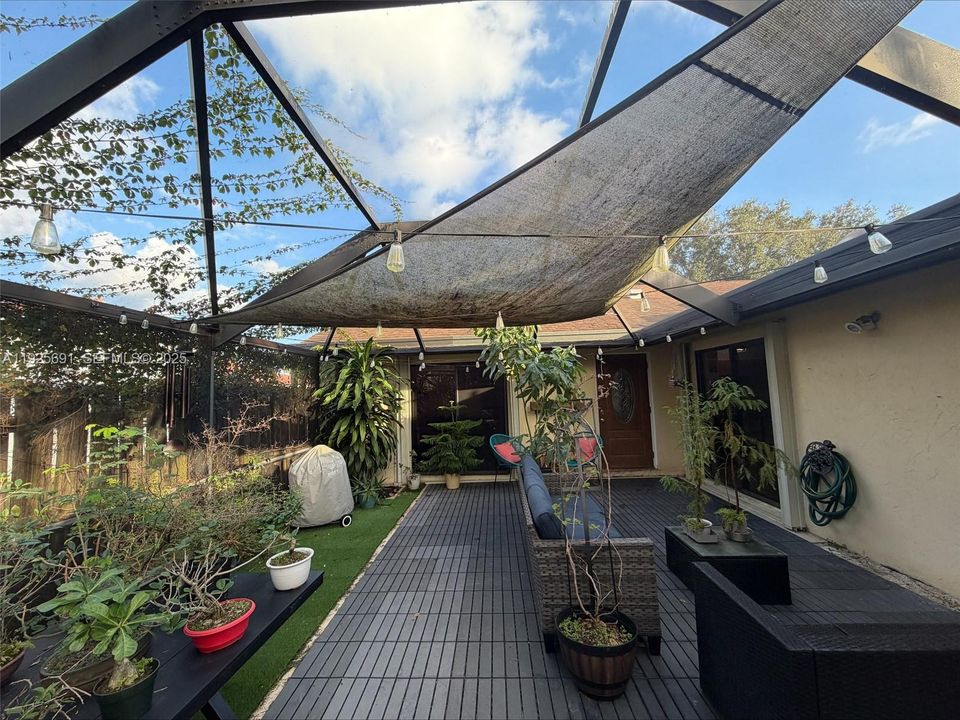 На продажу: $359,000 (2 спален, 2 ванн, 1001 Квадратных фут)