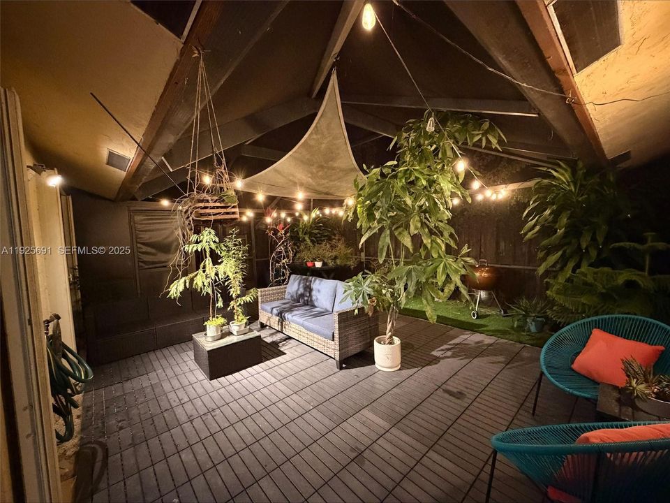 На продажу: $359,000 (2 спален, 2 ванн, 1001 Квадратных фут)