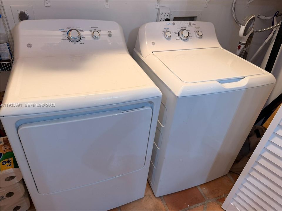 На продажу: $359,000 (2 спален, 2 ванн, 1001 Квадратных фут)